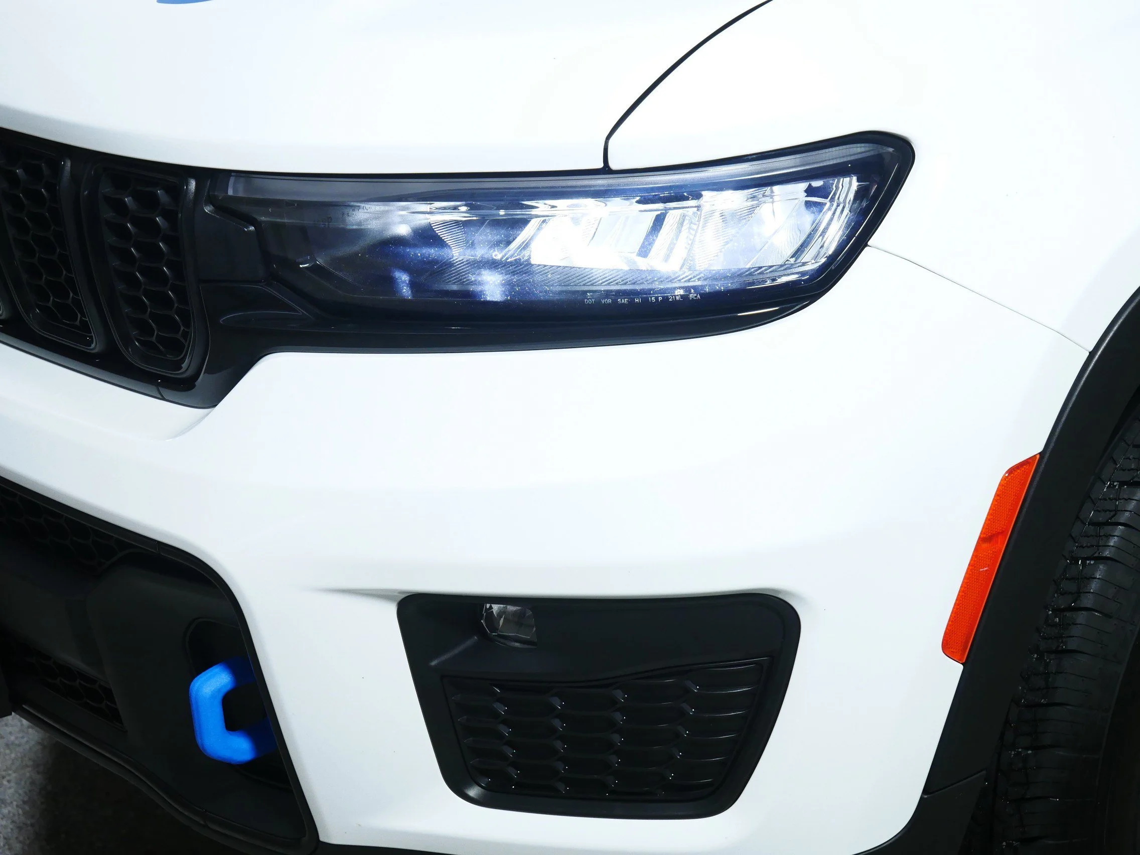 Used 2022 Bright White Clearcoat Jeep Trailhawk image 16
