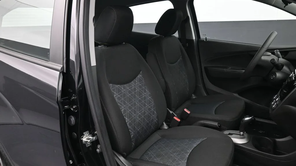 Used 2022 Black Chevrolet LS image 17