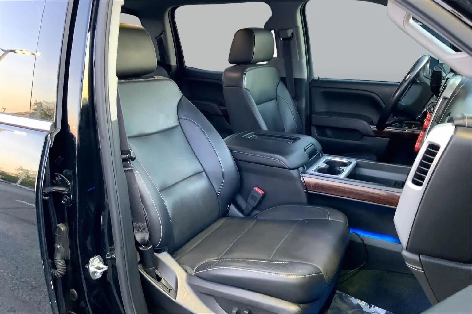 Used 2018 Onyx Black GMC SLT image 9
