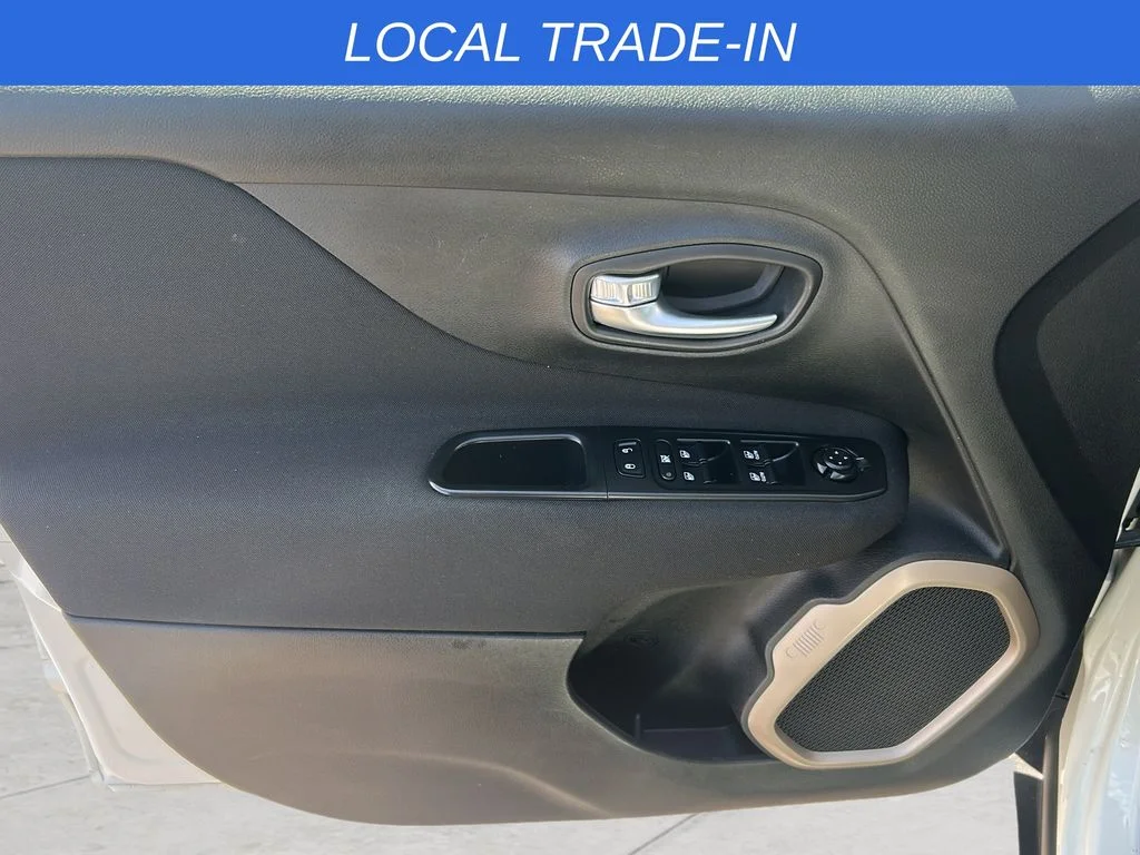 Used 2016 White Jeep Latitude image 9