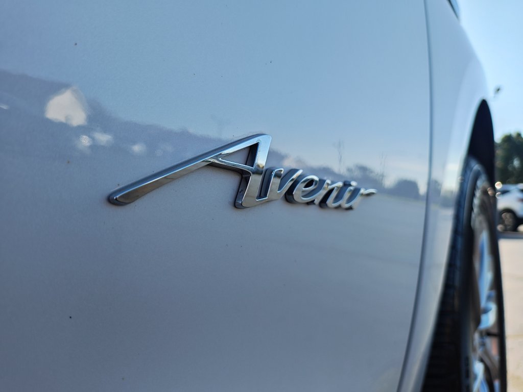 Used 2022 White Buick Avenir image 28