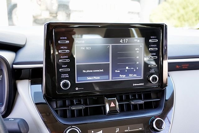 Used 2021 White Toyota L image 22