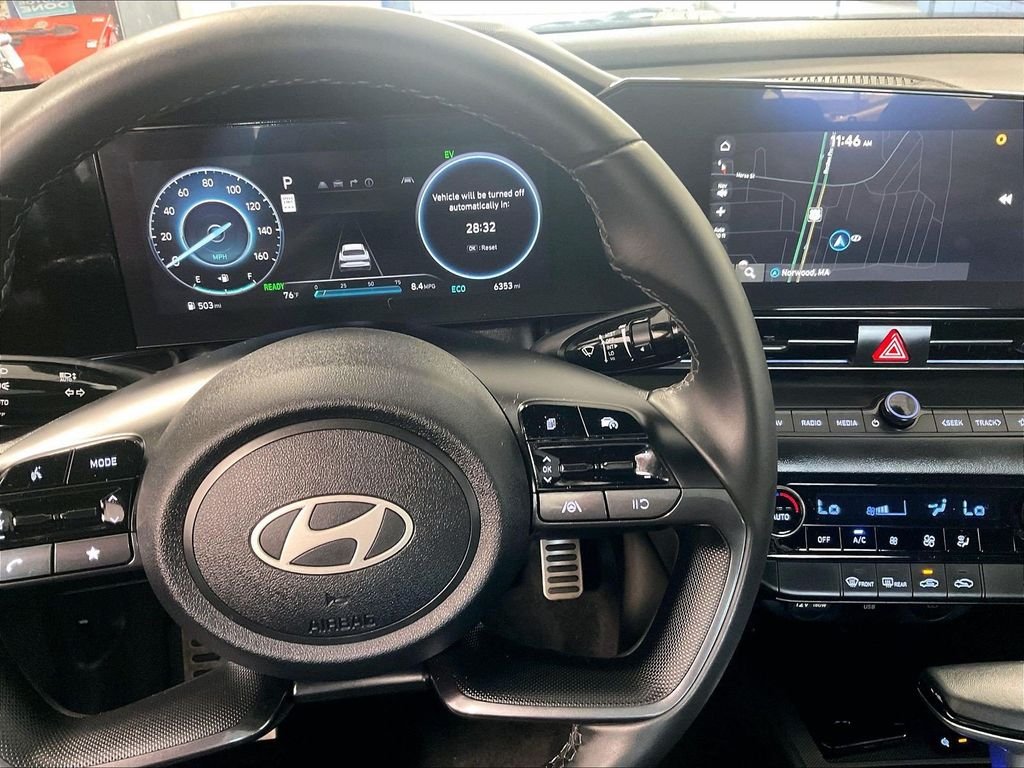 Used 2025 White Hyundai SEL Sport image 18