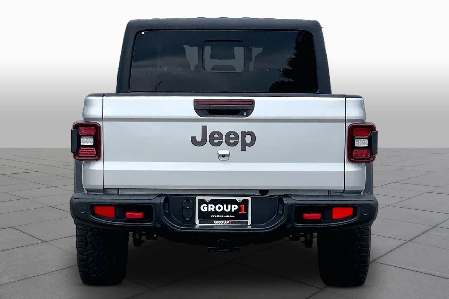 Used 2024 Silver Zynith Clearcoat Jeep Rubicon image 5