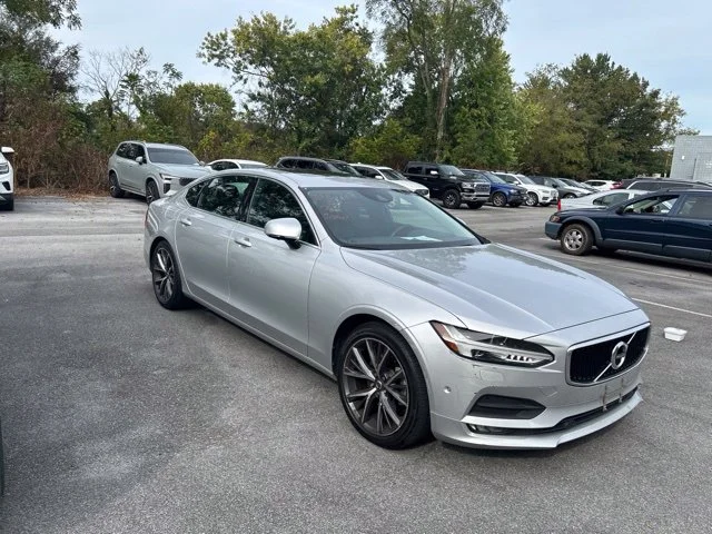Used 2018 Silver Volvo T5 Momentum image 6