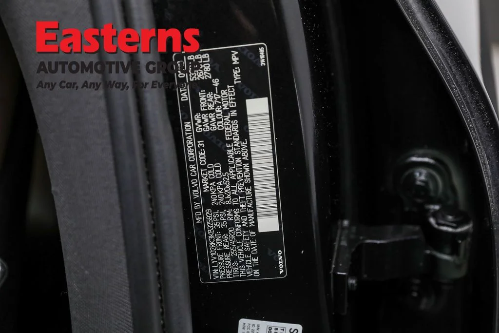 Used 2019 Black Volvo T5 Momentum image 35