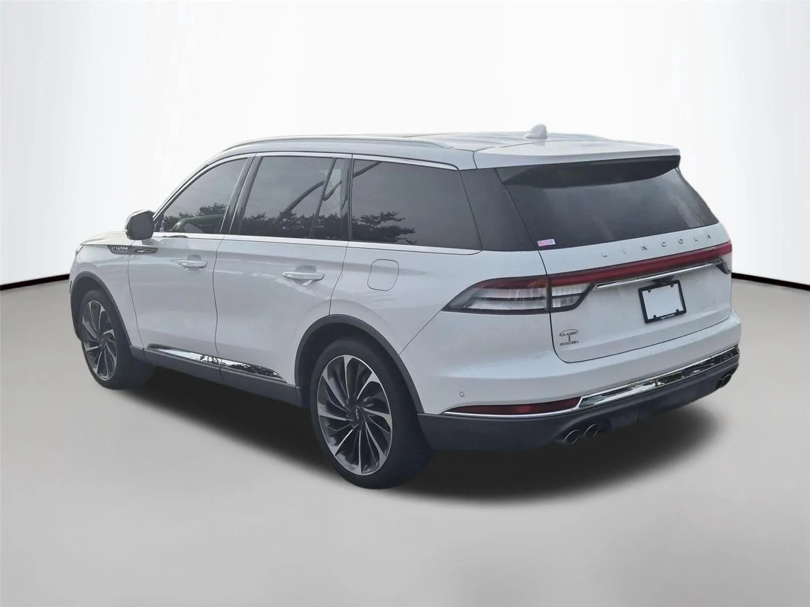 Used 2021 Pristine White Lincoln Reserve image 3