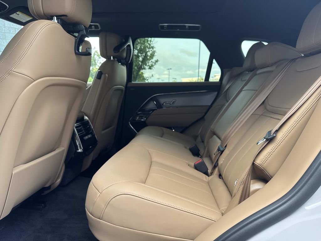 New 2026 Borasco Grey Land Rover SE image 14