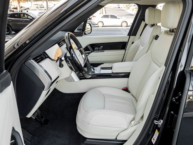 New 2026 Santorini Black Land Rover SE image 14