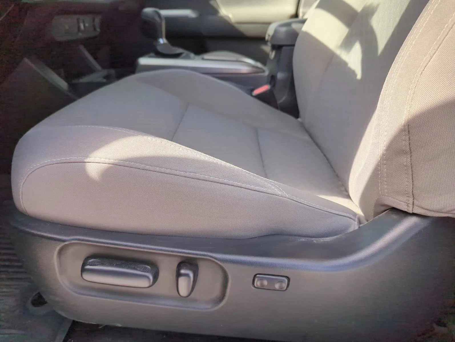 Used 2023 Blue Crush Metallic Toyota SR5 image 13