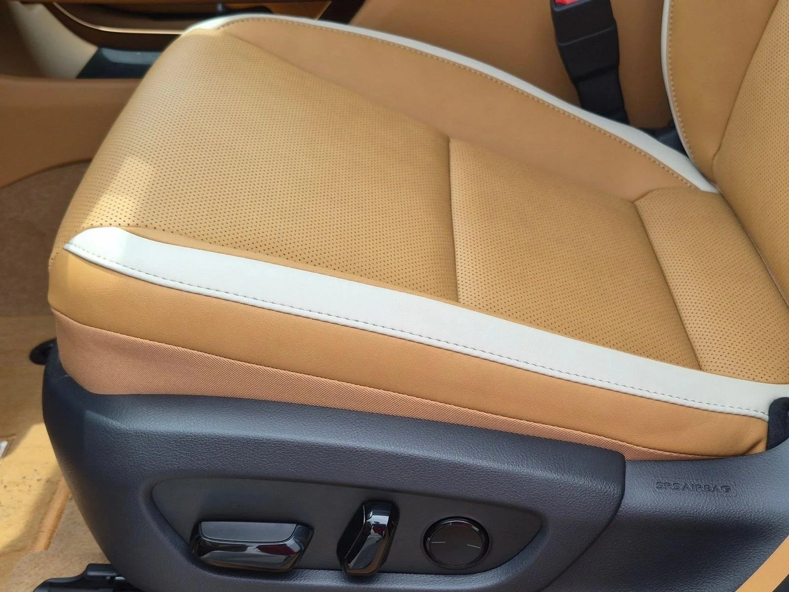 New 2026 Iridium Lexus  350e PREMIUM image 4
