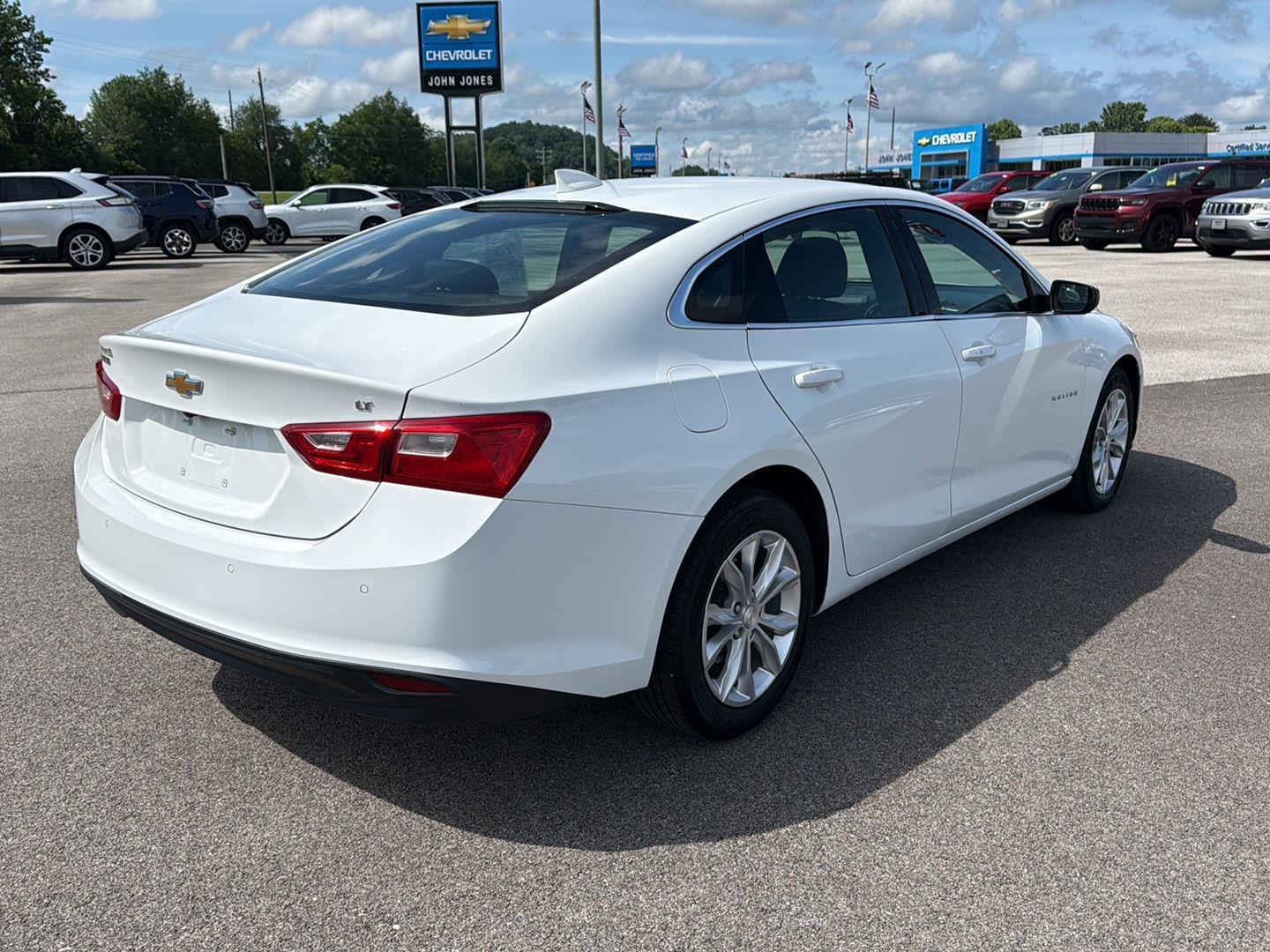 Used 2024 Summit White Chevrolet LT image 16