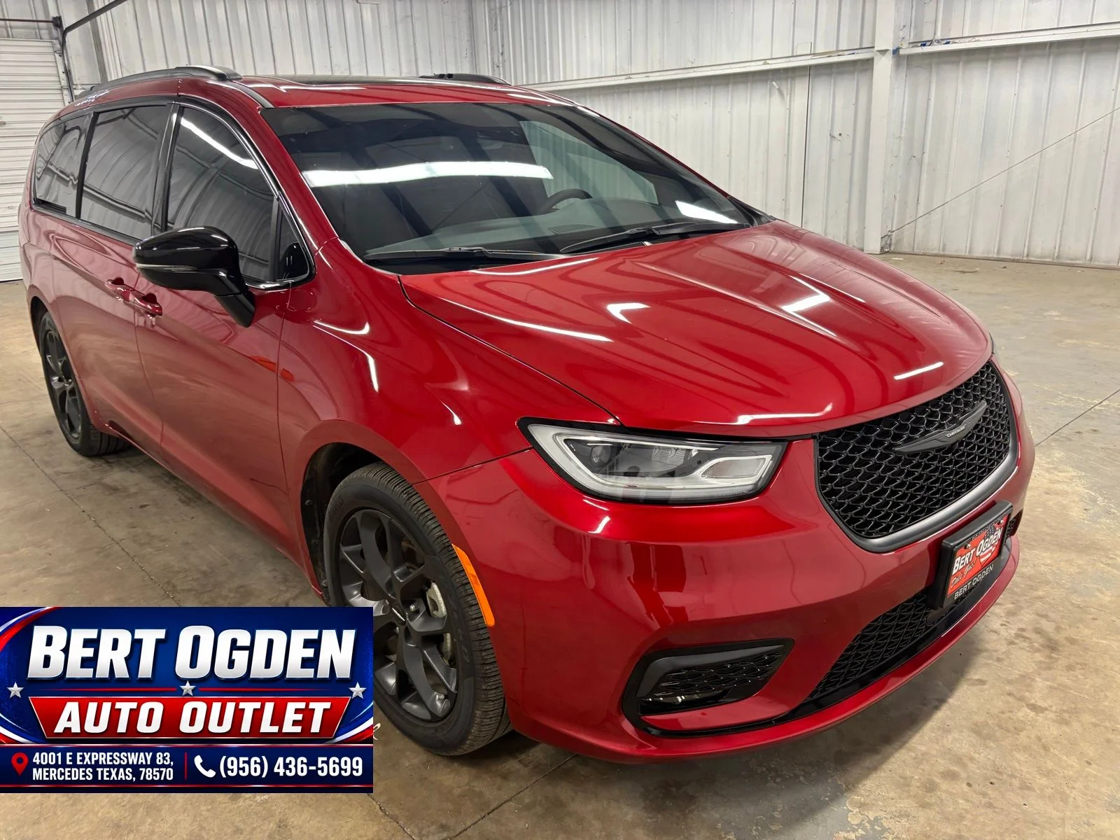 Used 2025 Red Chrysler Limited image 1