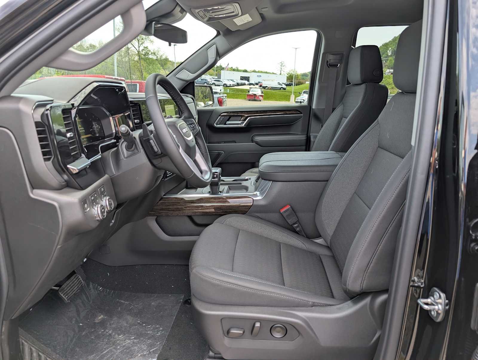 New 2026 Onyx Black GMC Elevation image 4