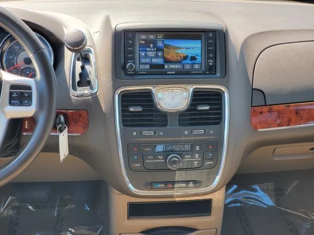 Used 2015 Cashmere/Sandstone Pearlcoat Chrysler Touring image 22