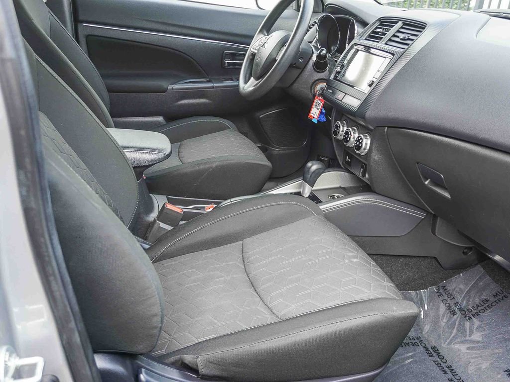 Used 2025 Silver Mitsubishi 2.0 ES image 12