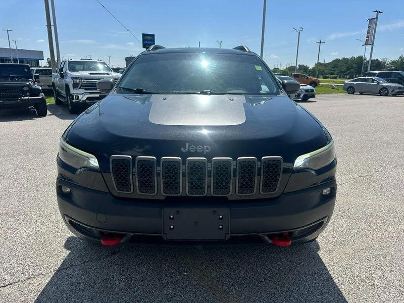 Used 2019 Diamond Black Crystal Pearlcoat Jeep Trailhawk 4x4 image 9