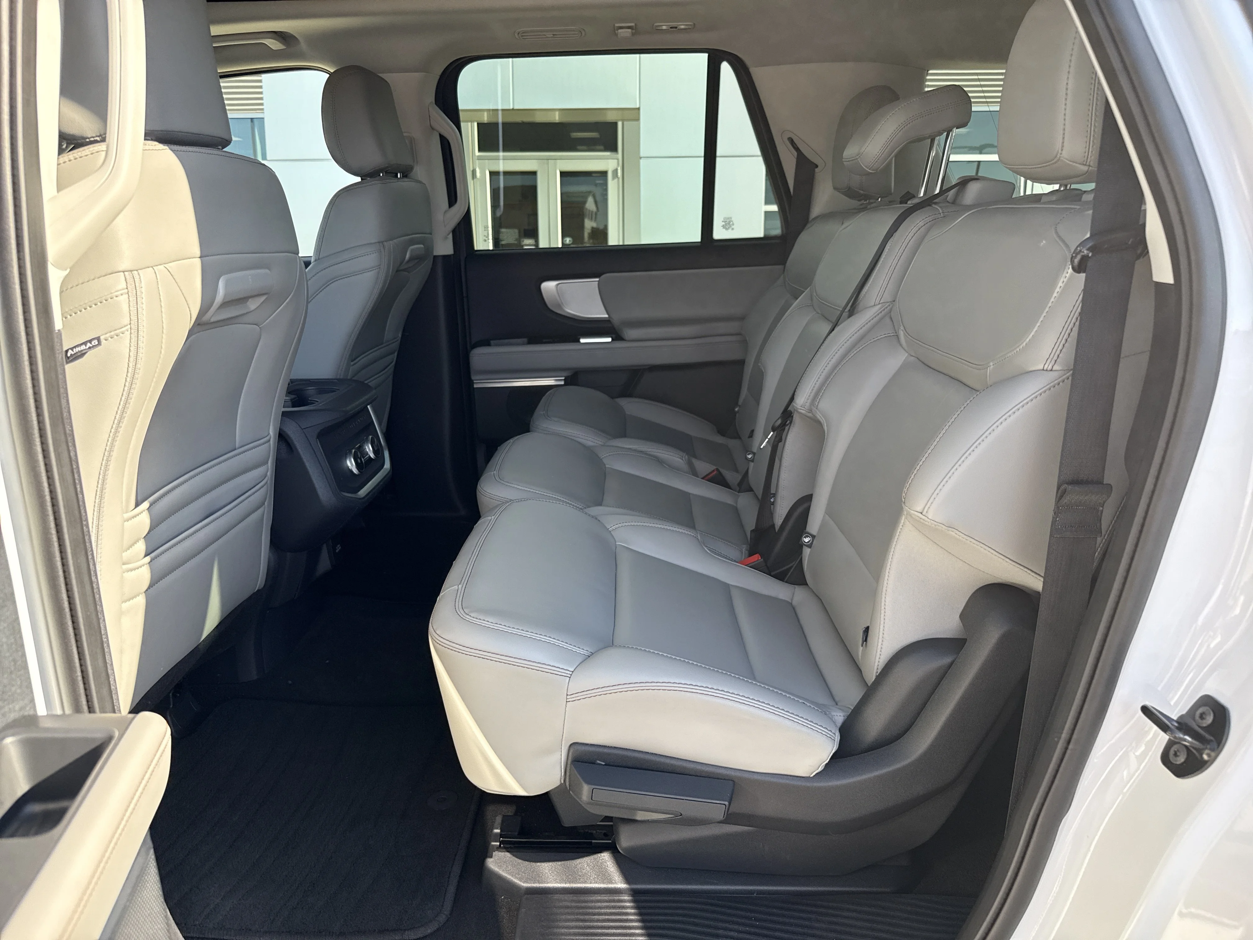 Used 2025 Oxford White Ford Active image 13