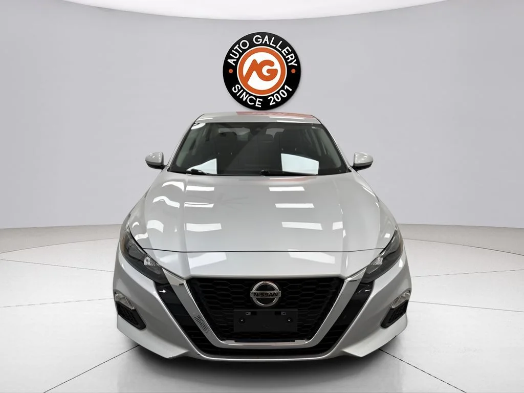 Used 2022 Silver Nissan 2.5 S image 9