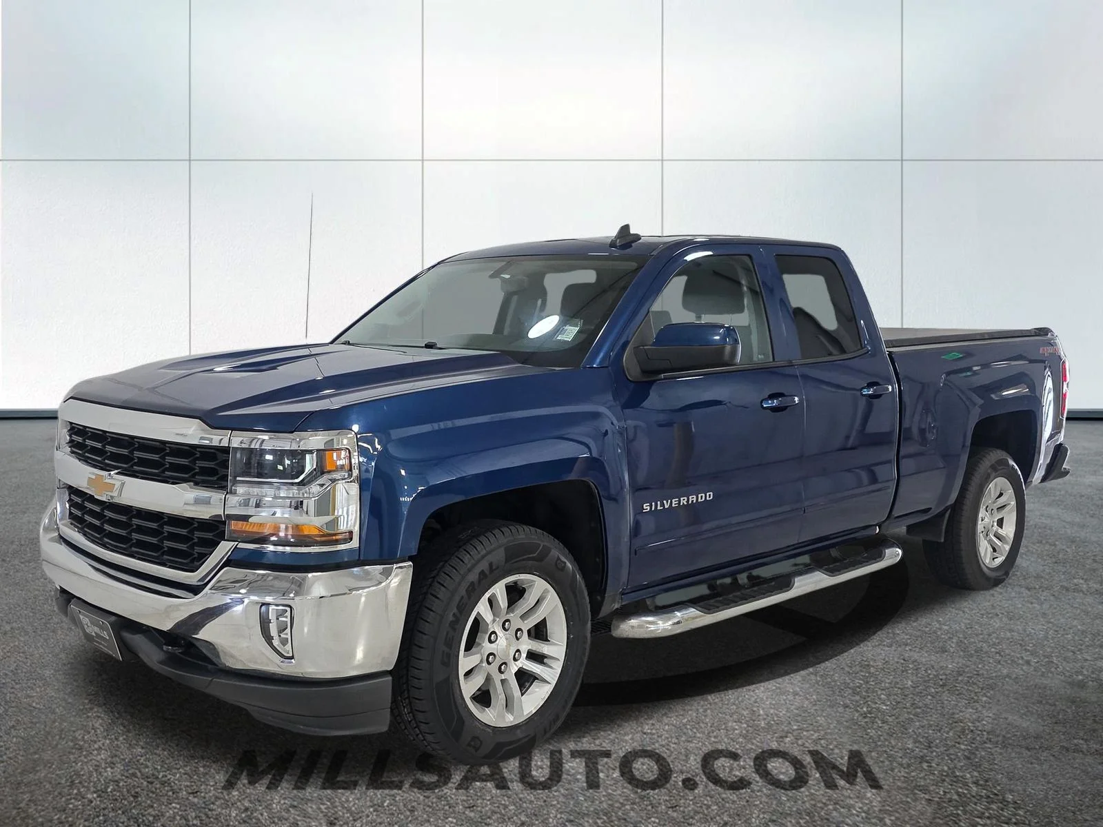 Used 2018 Chevrolet Silverado 1500 LT with VIN 1GCVKRECXJZ176610 for sale in Willmar, Minnesota