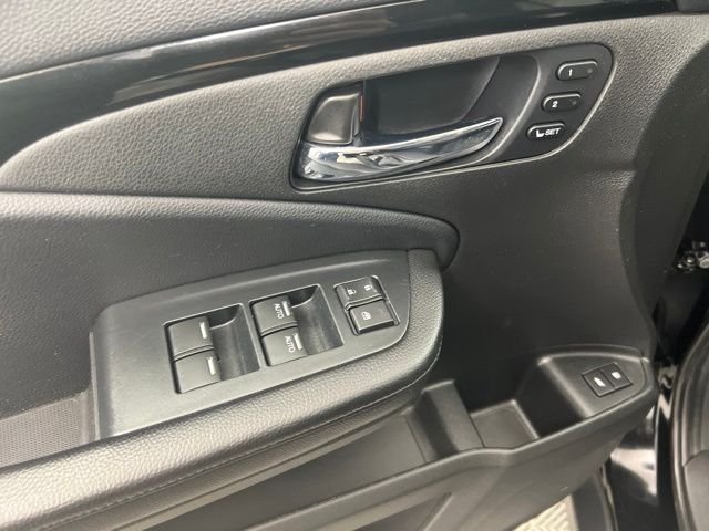 Used 2020 Black Honda Touring image 13