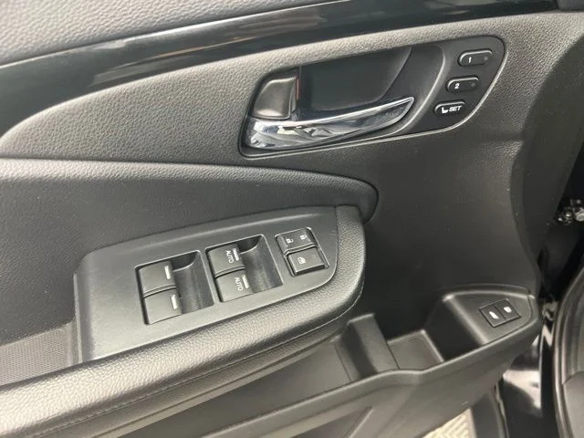Used 2020 Black Honda Touring image 13