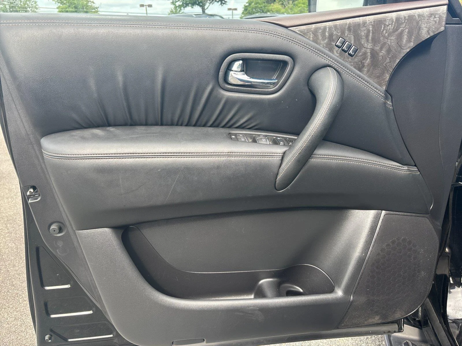 Used 2024 Super Black Nissan Platinum image 13