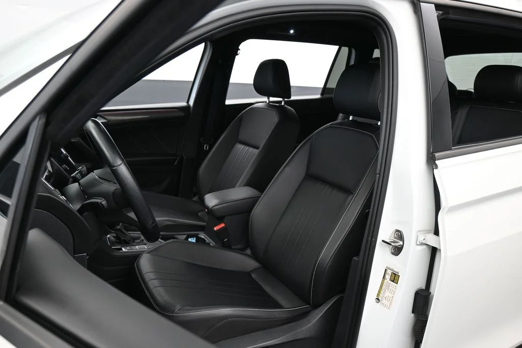Used 2022 Oryx White Pearl Volkswagen 2.0T SE R-Line Black image 9