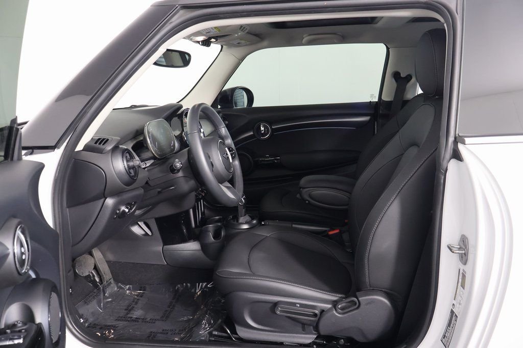 Used 2024 White Metallic MINI  image 9