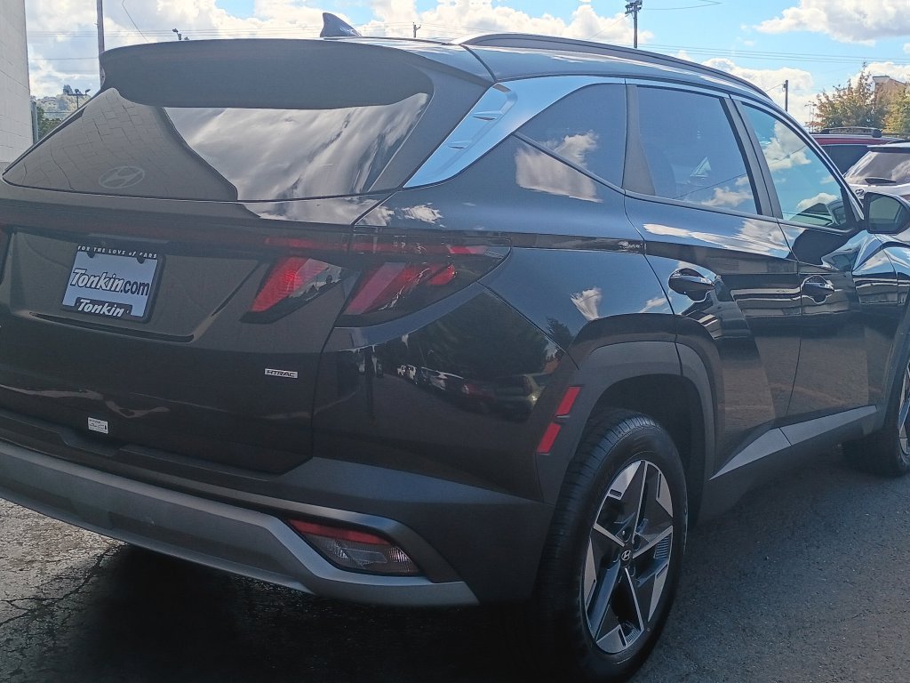 Certified Used 2025 Black Hyundai SEL image 5