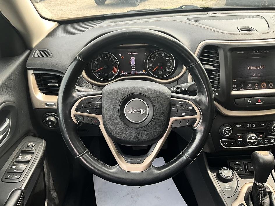 Used 2015 Black Jeep Limited image 33
