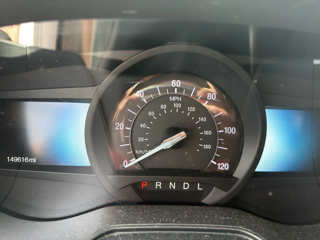 Used 2019 Oxford White Ford SE image 8