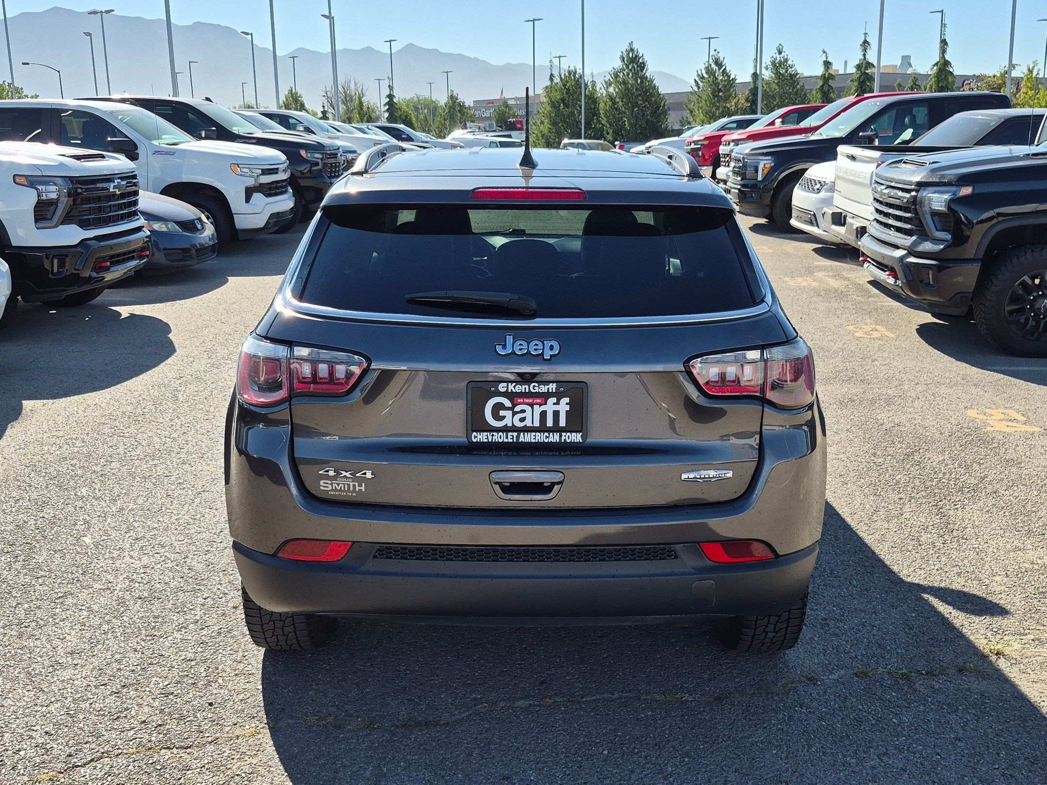 Used 2018 Granite Crystal Metallic Clearcoat Jeep Latitude image 4
