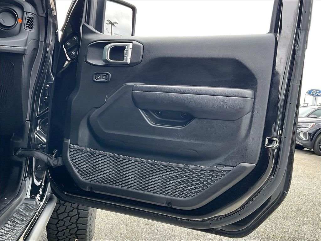 Used 2024 Black Clearcoat Jeep Mojave image 11