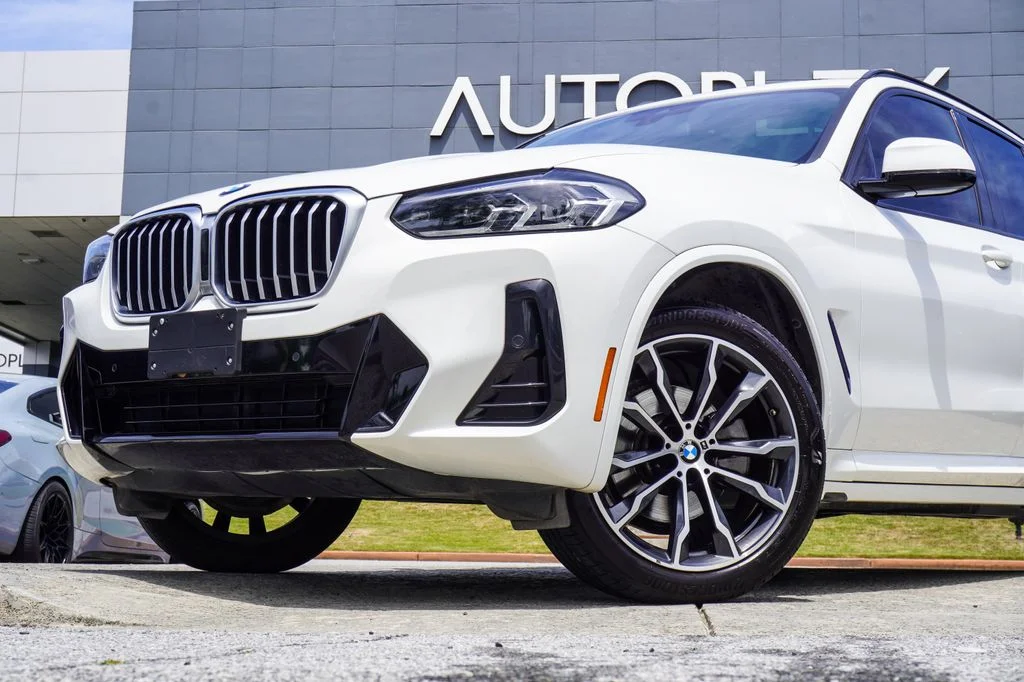 Used 2022 White BMW xDrive30i image 2