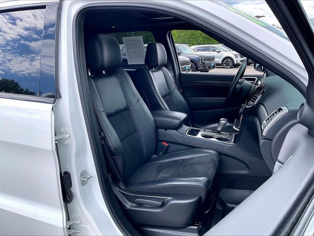 Used 2021 Bright White Clearcoat Jeep Laredo X image 10