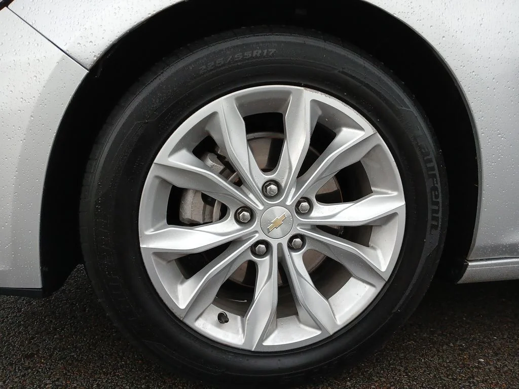 Used 2022 Silver Chevrolet LT image 34