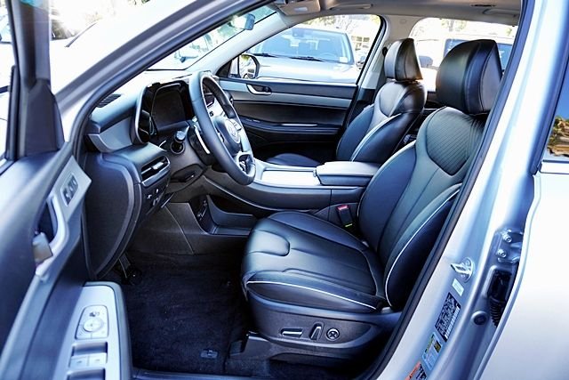 Used 2025 Silver Hyundai SEL Premium image 14