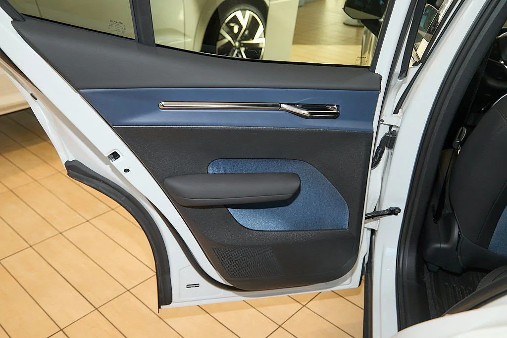 New 2026 Crystal White Volvo Plus image 12