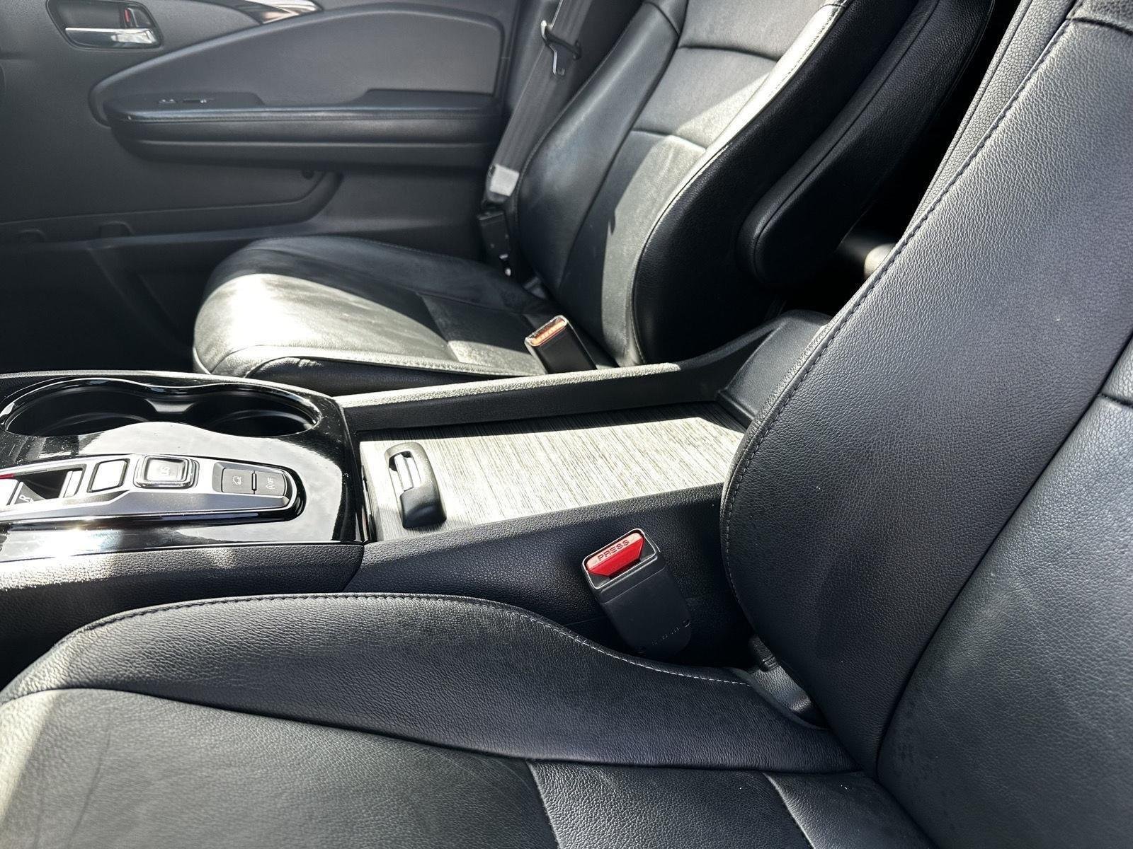 Used 2017 Crystal Black Pearl Honda Touring image 26