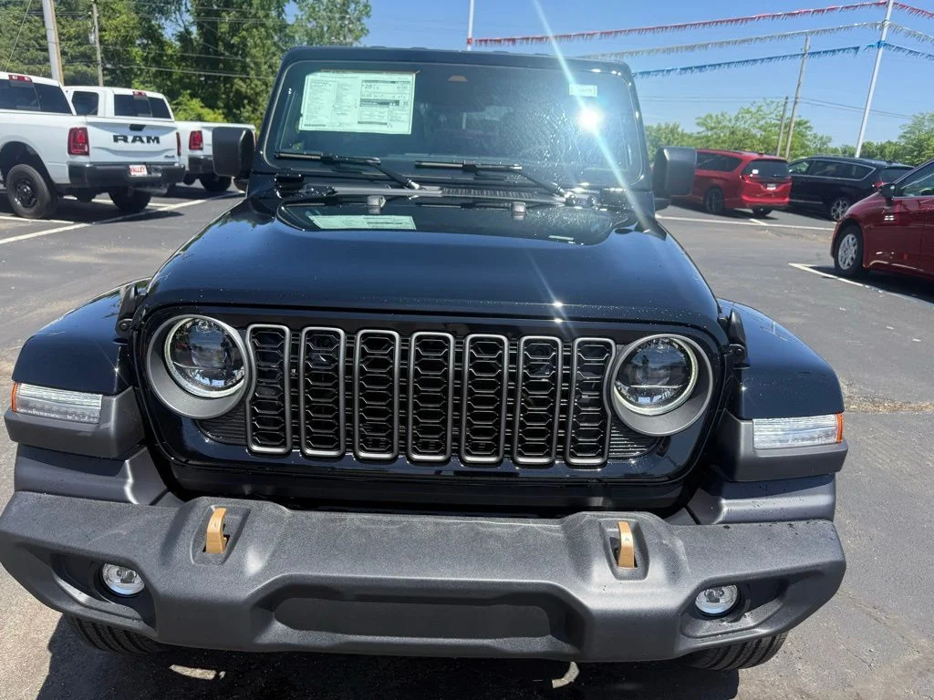New 2026 Black Clear-Coat Exterior Paint Jeep 85th Anniversary Edition image 8