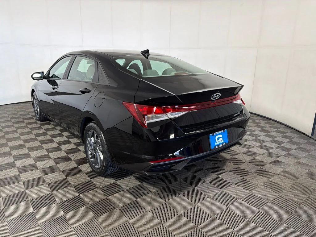 Used 2024 Abyss Black Hyundai SEL image 5