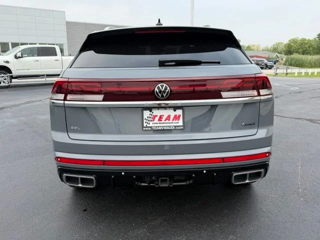 Used 2024 Gray Volkswagen 2.0T SEL R-Line image 8
