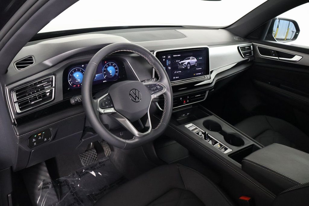 Used 2024 Deep Black Volkswagen 2.0T SE image 7