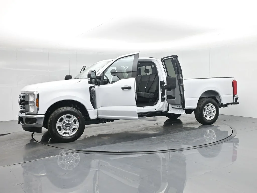 New 2026 White Ford XLT image 5