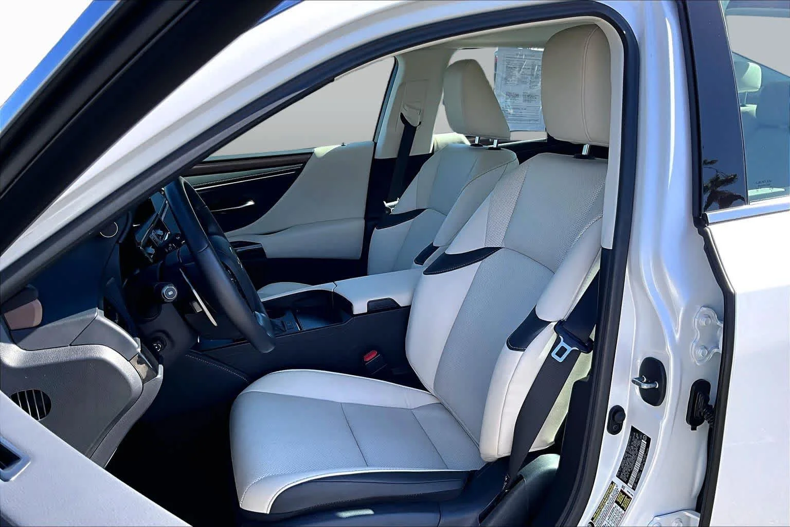 Certified Used 2025 Eminent White Pearl Lexus  image 7