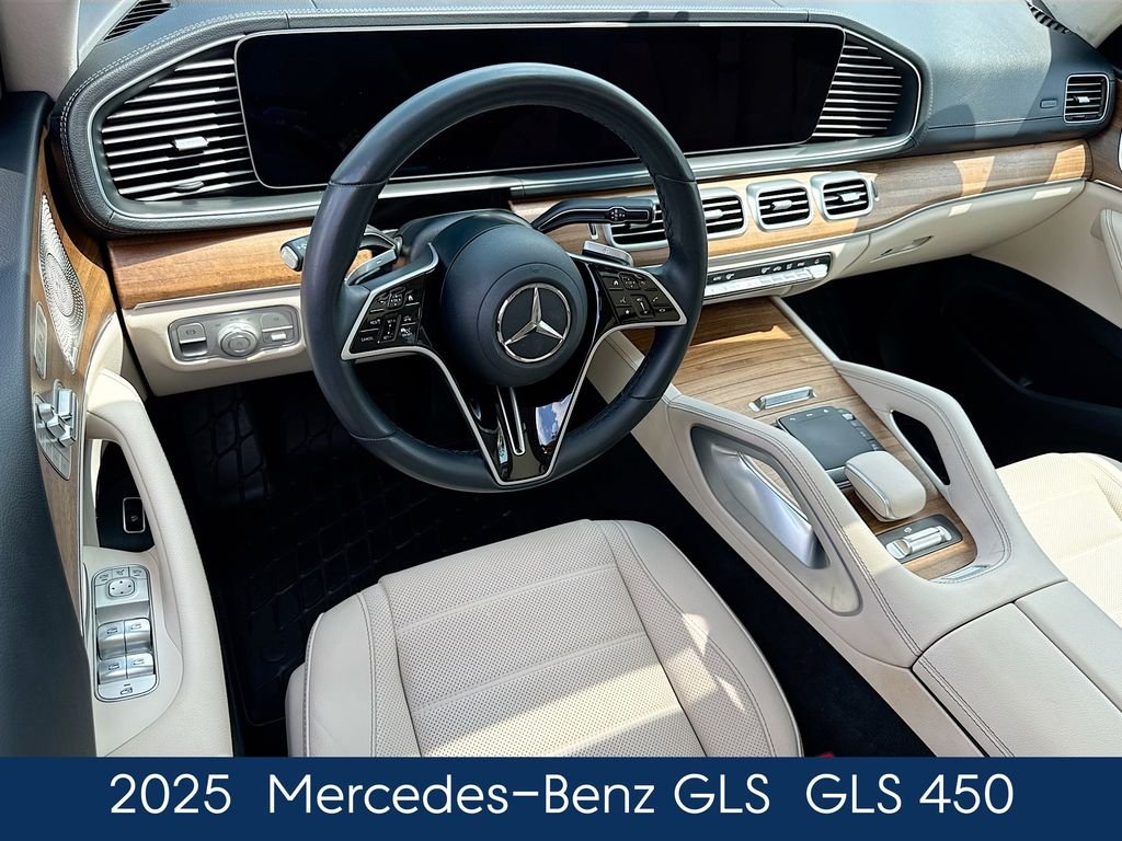 Used 2025  Mercedes-Benz GLS 450 image 25