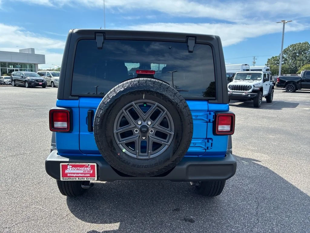 New 2025 Hydro Blue Pearl-Coat Exterior Paint Jeep Sport S image 5