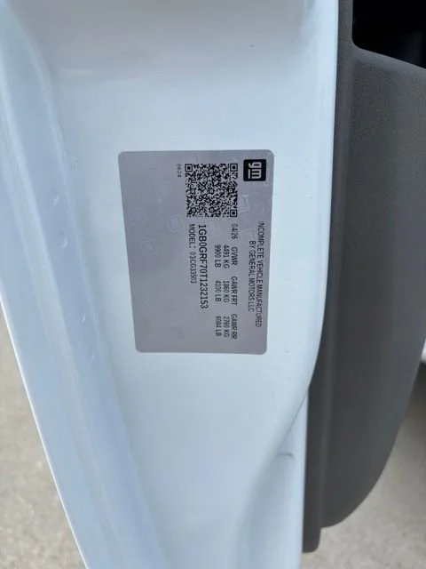 New 2026 Summit White Chevrolet 1WT image 34