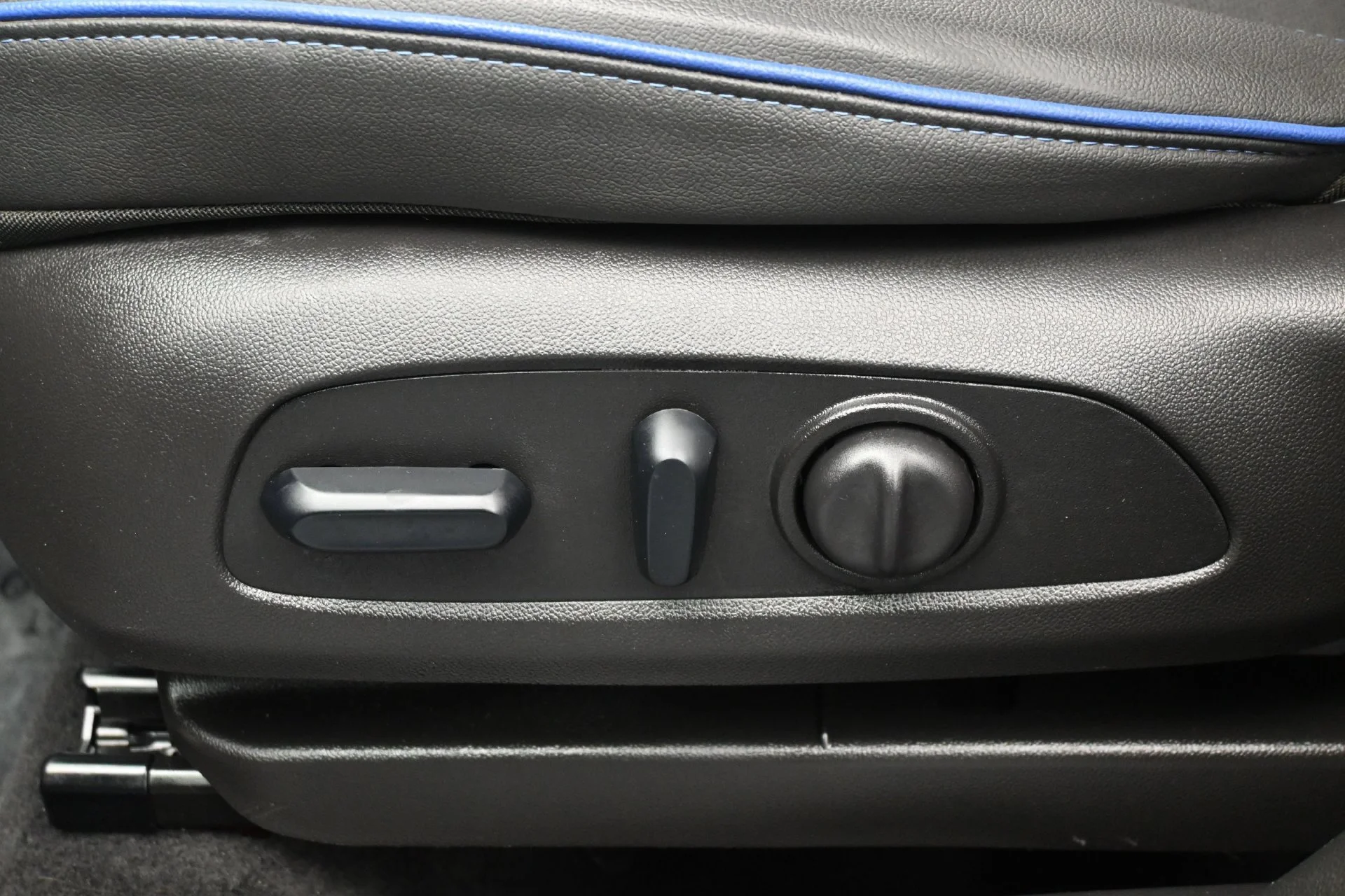 Used 2025 Cinnabar Metallic Buick Sport Touring image 20